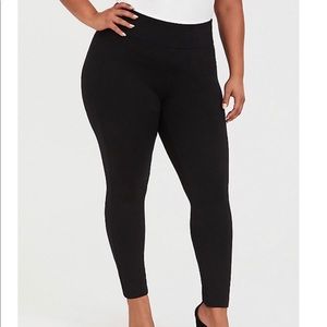 Torrid Black Ponte Stretch Pull-On Pixie Pants 3R